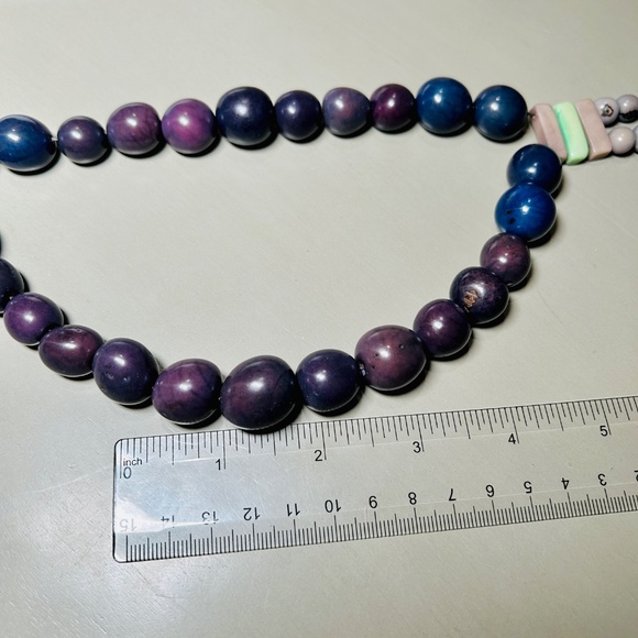 Vintage Artisan Necklace from natural Acai beads and Bombona Seeds - Picture 9 of 10